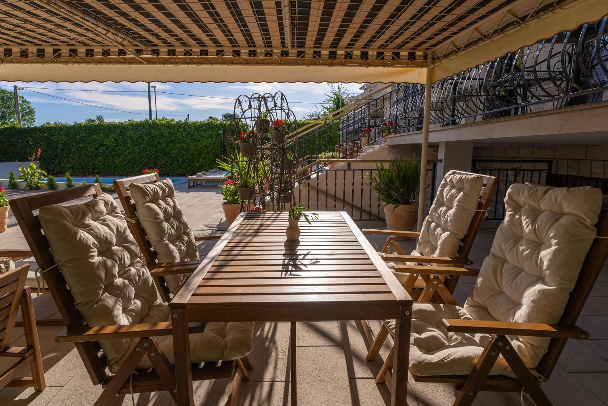 Storge Boutique Bed & Breakfast أوميس المظهر الخارجي الصورة