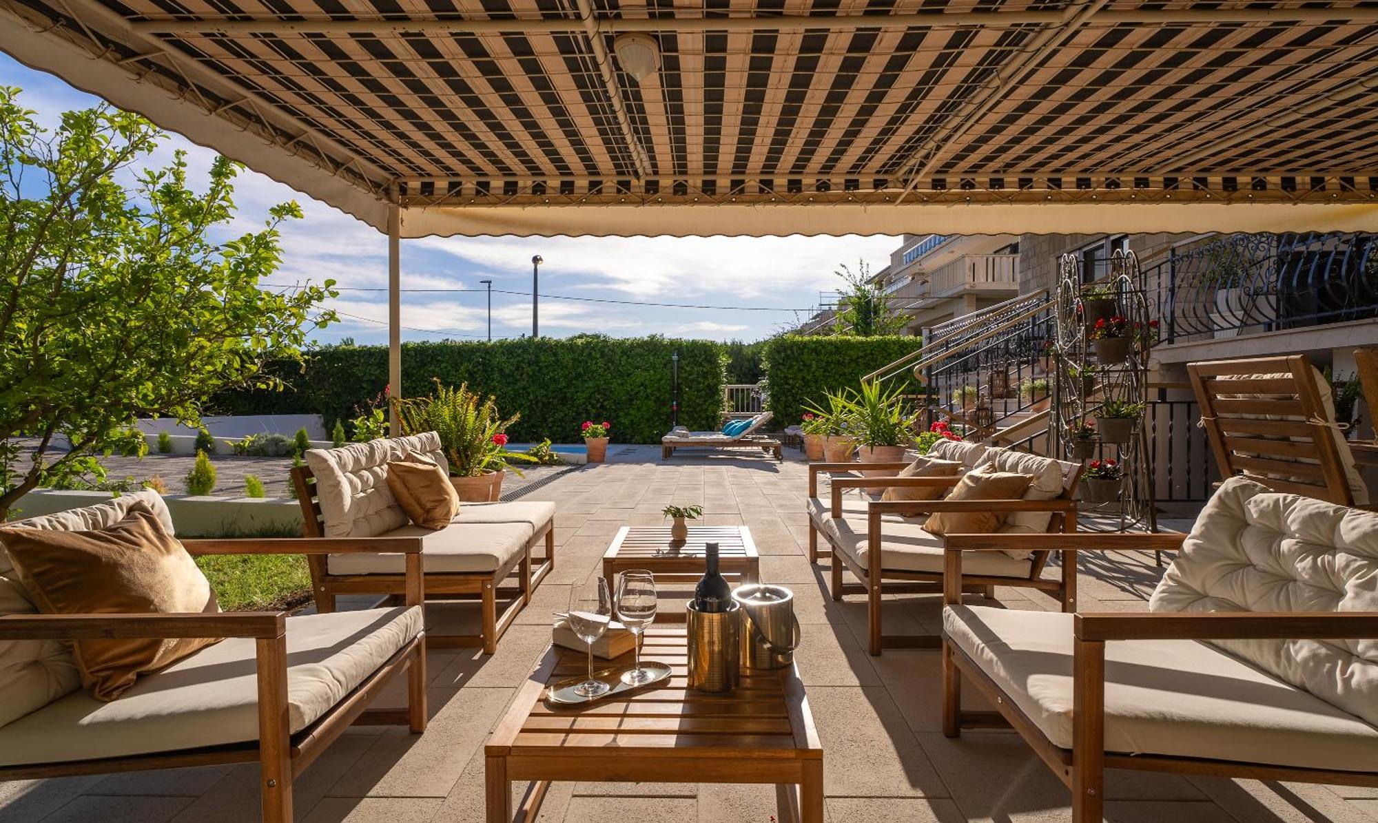 Storge Boutique Bed & Breakfast أوميس المظهر الخارجي الصورة