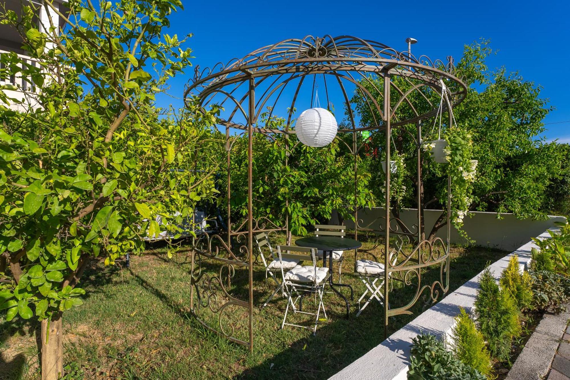 Storge Boutique Bed & Breakfast أوميس المظهر الخارجي الصورة